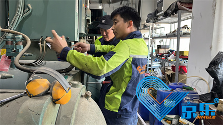 中央空調(diào)清洗全攻略 消除異味細(xì)菌 企業(yè)節(jié)能15%的專業(yè)解決方案